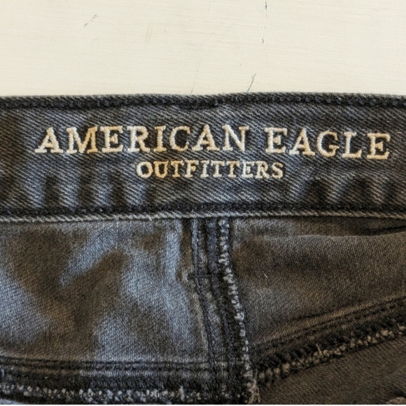 🖤 AEO Faded Black High Rise Ankle Mom Jean with Floral Embroidery, 10 - Picture 4 of 16